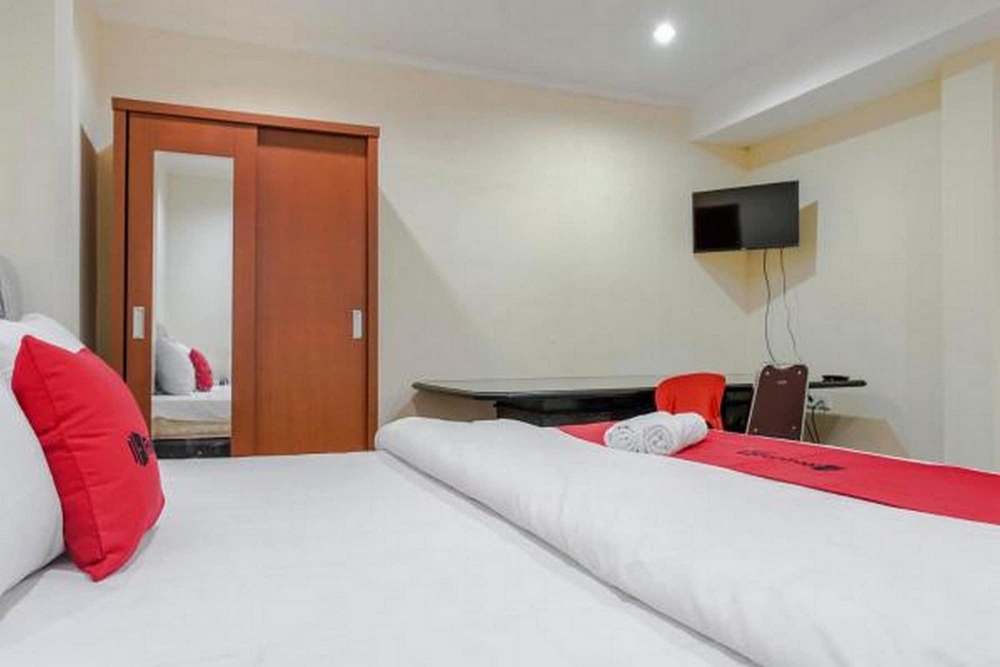 Reddoorz @ Jalan Biak Roxy Jakarta Kültér fotó