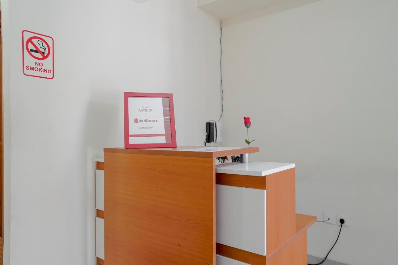 Reddoorz @ Jalan Biak Roxy Jakarta Kültér fotó